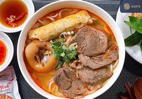  Bún Bò Huế: Un trionfo di sapori piccanti e profumi agrumati che ti trasporteranno dritti nella vibrante Hue!