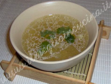  La Zuppa di Germoglio di Bambù e Spigola: Un Delizioso Brodo Fresco con una Puntata Piccante?