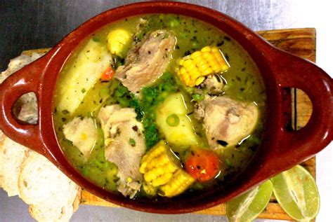  Sancocho de Gallina: Un delizioso brodo cremoso e un trionfo di sapori tropicale!