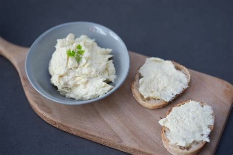  Baccalà Mantecato! Una delizia veneziana che fonde sapori delicati e una texture irresistibile.